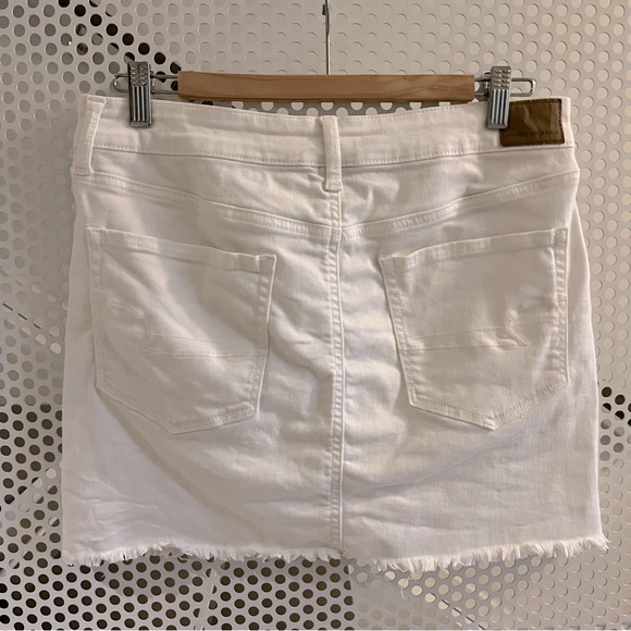 American Eagle Super Stretch Denim Mini Skirt Size 12 Classic White Frayed Hem - Picture 3 of 11